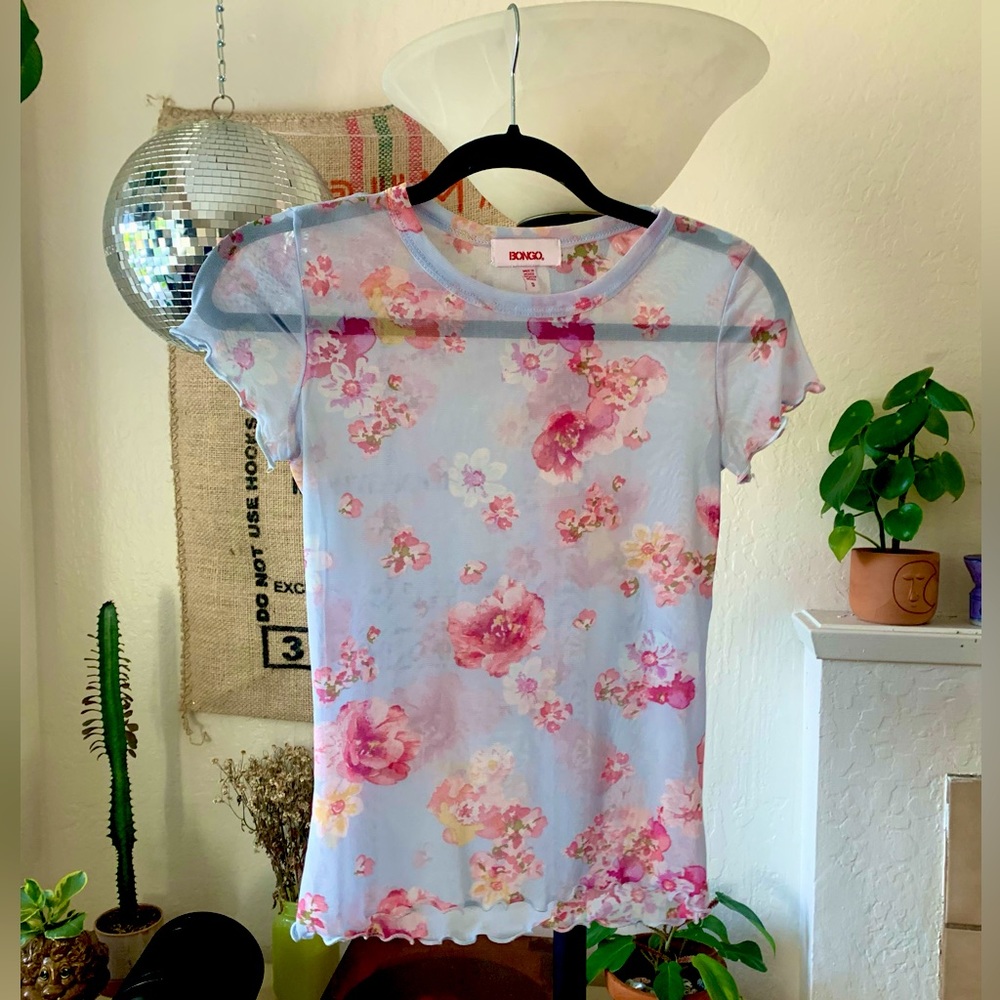 BONGO shear tshirt / top light blue with pink flower print size S